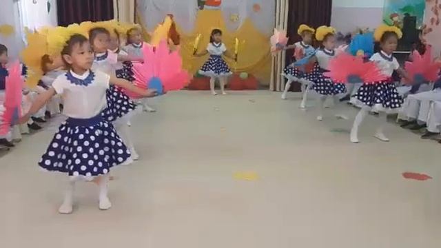 Алтын күз. Гүлдер биі. смотреть онлайн