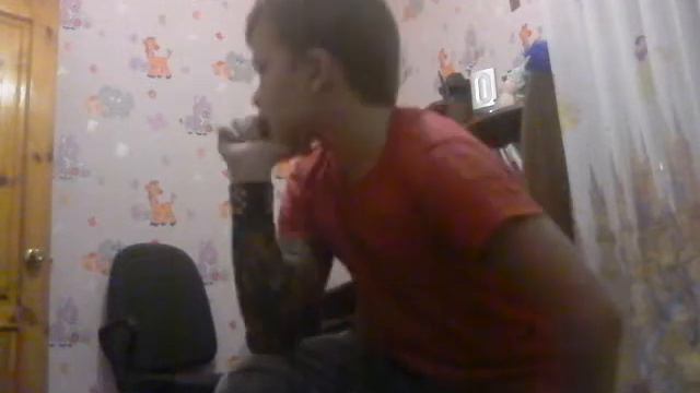 Пранк над сестрой! Ударился спиной! смотреть онлайн