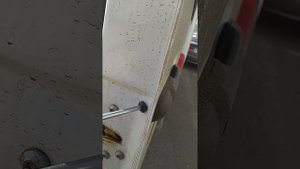 Снимаем ручку задней двери на Спринтере 413