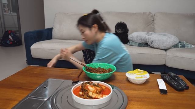Real mukbang:) How to eat 'Jjajang ramyun 10 times better ☆ Dessert of the day is plums ?