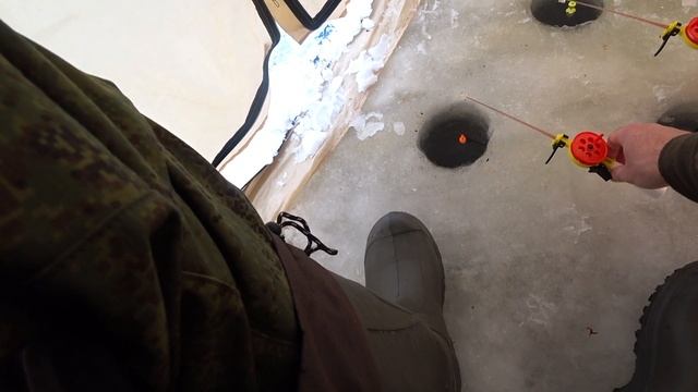 ЗИМНЯЯ РЫБАЛКА. НАЛОВИЛ ПЛОТВЫ НА ПОПЛАВОК. Рыбалка Нового Уровня. Палатка, Рыбалка, Полевка, СКАЗК