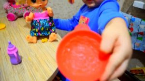 Варвара КАК МАМА кормит своих малышек Беби Бон и Baby Alive !Видео для детей!