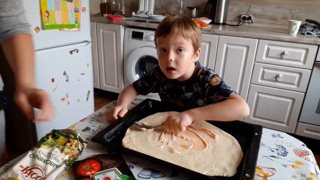 Видео для улыбки, Митя готовит пиццу смотреть онлайн