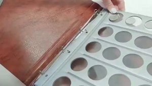 Видео инструкция по размещению монет в лист держатель для папки регистратора