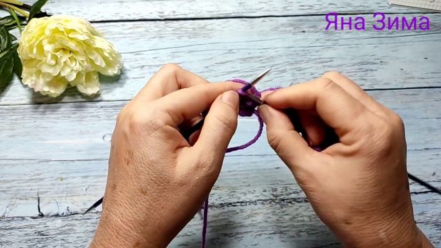 Вяжем кардиган и кофточку одним красивым ажурным узором спицами.