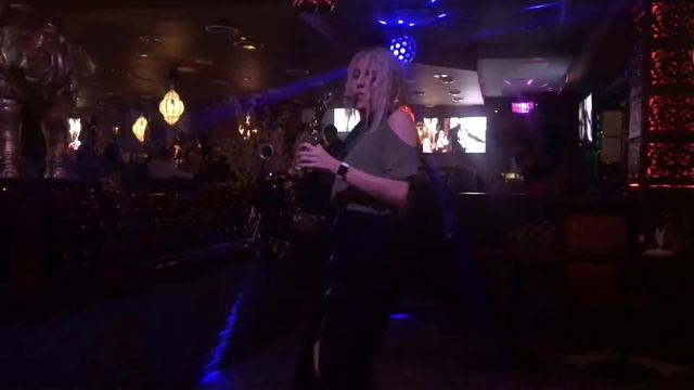 Sax / Саксофонистка Карина Багдасар ( Ресторан Карри_ индийский)