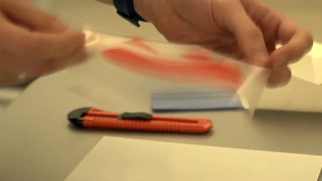 Не прорезайте подложки самоклеящихся пленок