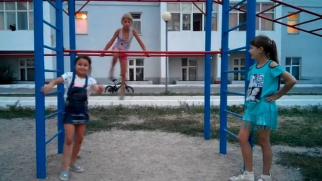 Отважная двойка : трюки на турниках? смотреть онлайн