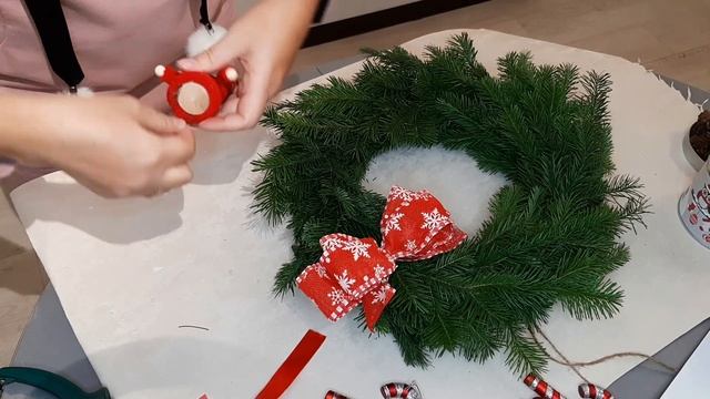 Рождественский венок из ПИХТОВЫХ ВЕТОК  Новогодний венок / Christmas wreath made of FIR BRANCHES смотреть онлайн