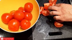 Вкуснейшая? Яичница  с курицей  и помидорами?