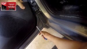 Opel Meriva B (2010-2017) door panel removal