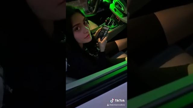 TikTok: Девушка на дорогой машине согласилась познакомится за шаурму