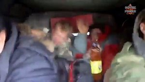 Прикол Мужики на уазике под музыку гонят Russian men