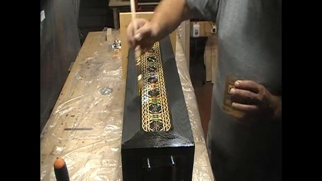 31. Тумбочка с резьбой из дуба под лампу. Нанесение лака кистью. 2 часть смотреть онлайн