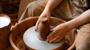 Изготовление колокольчика на гончарном круге. Manufacturer bell on the wheel.