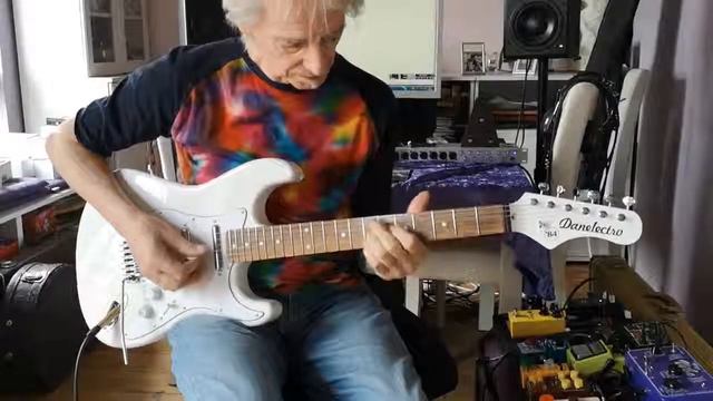 Danelectro 84 with Lipstick pickups смотреть онлайн