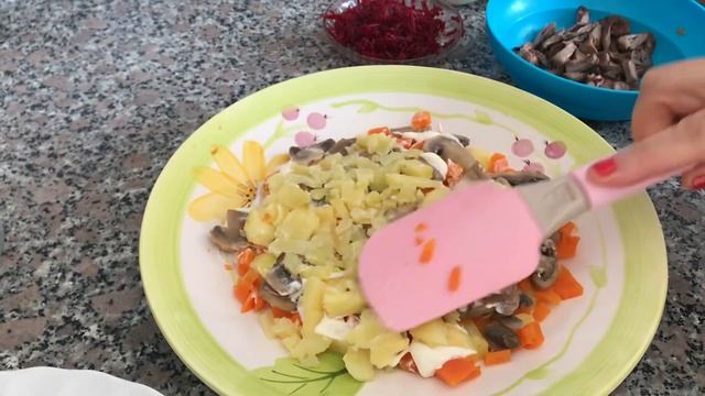 Лёгкий салат! ПОДСОЛНУХ. #простойсалатслоенный #салатподсолнух #быстрыйсалат #любовьсалата #салат