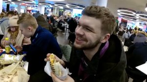 Девушка молча снимает людей. Пранк съемкой. Социальный эксперимент / Молодой Человек