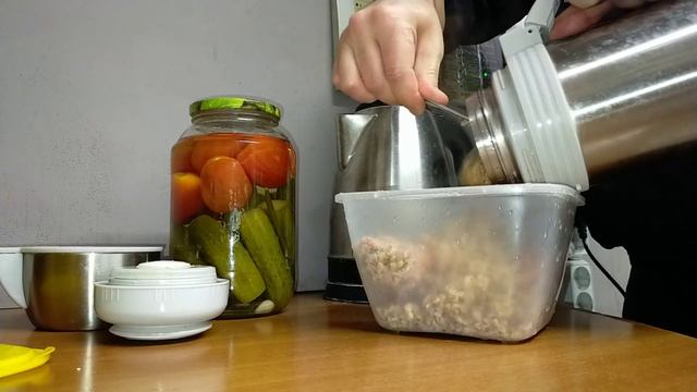 гречка с тушёнкой в термосе, ВАХТОВКА В ТЕРМОСЕ, ВКУСНАЯ И ПОЛЕЗНАЯ ЕДА БЫСТРОГО ПРИГОТОВЛЕНИЯ ??? смотреть онлайн