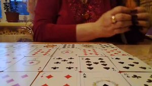 Соперница , расклад на игральных картах .