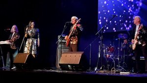 Не умирай, любовь - Поющие гитары
