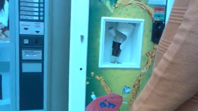 Изобрели Автомат продажи сока.3gp смотреть онлайн