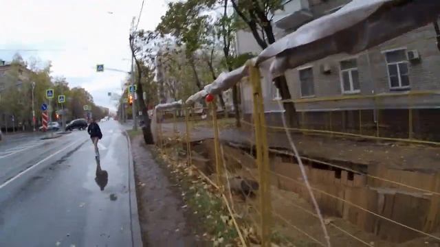 ходьба по улице Юных ленинцев с препятствиями