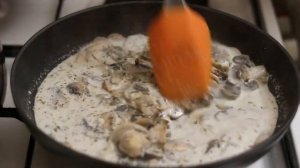 Курица в сливочно-грибном соусе