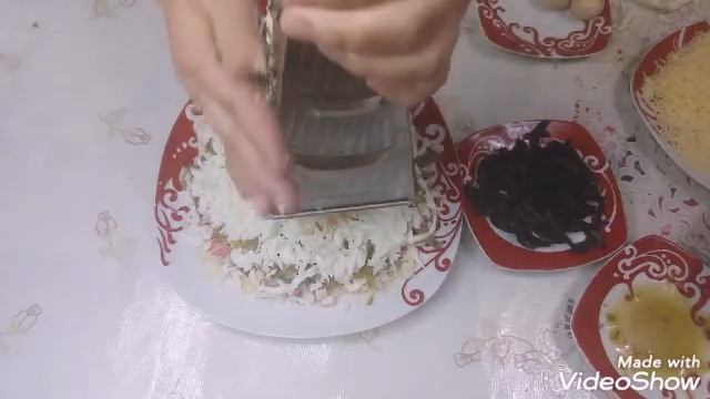 Готовим салат "ПОДСОЛНУХ".Красивый и вкусный. смотреть онлайн