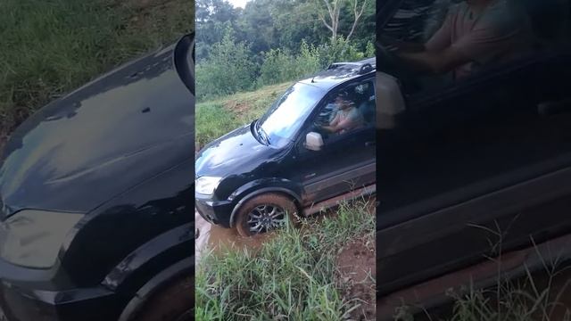 Ecosport 4WD entrando num lamaçal (parte 1)