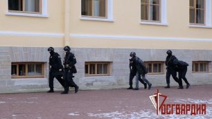 В Санкт-Петербурге сотрудники Росгвардии провели учения по нейтрализации вооруженных преступников