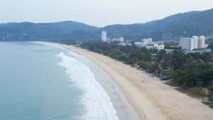 4К Полет на квадрокоптере над пляжем Карон в Пхукете