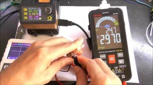 Стабилизатор с очень низким падением напряжения и малым собственным потреблением.