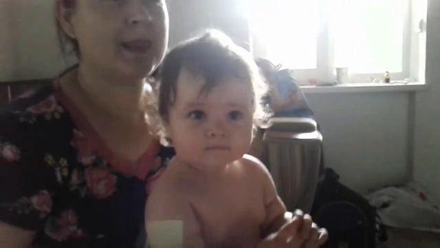 Моя сестра варя делает ладошками вместе с мамой ладушки смотреть онлайн