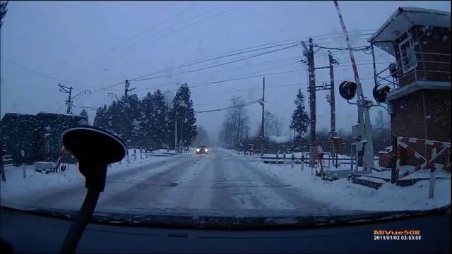 Осторожнее на ЖД переезде...