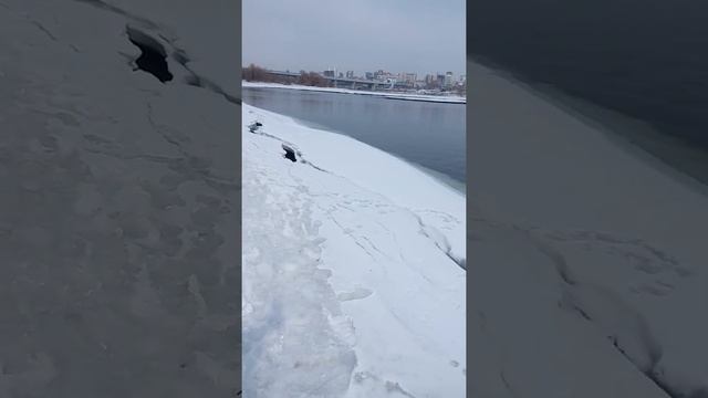 Подход к воде близ "каменного острова". Новосибирск