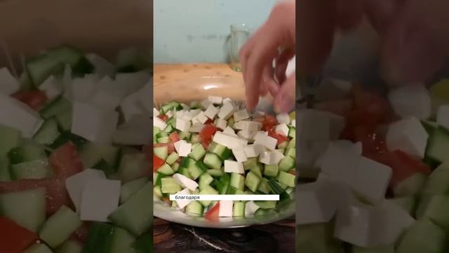 Если никогда не готовили этот салат, то много потеряли? Вкусный и очень простой?