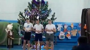 Смешная Новогодняя сценка 11класс