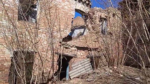 Ирбитская ярмарка и Ирбит! Севастопольские форты, больше напоминают некоторые строения!!! Дворик у смотреть онлайн