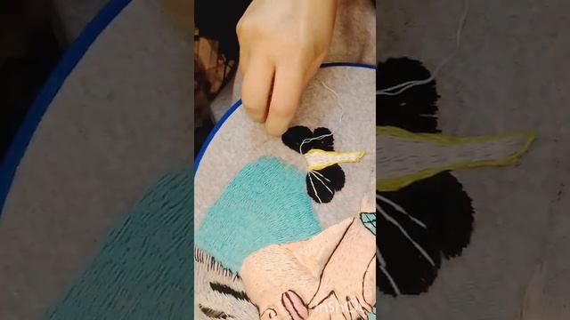 Вышивка на одежде. Вышиваем бабочку.