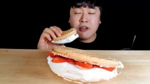 ASMR MUKBANG WAFFLE DESSERT ワッフル·デザート 와플대학 와플 디저트 먹방  딸기듬뿍 와플 오레오 와플 티라미슈 와플