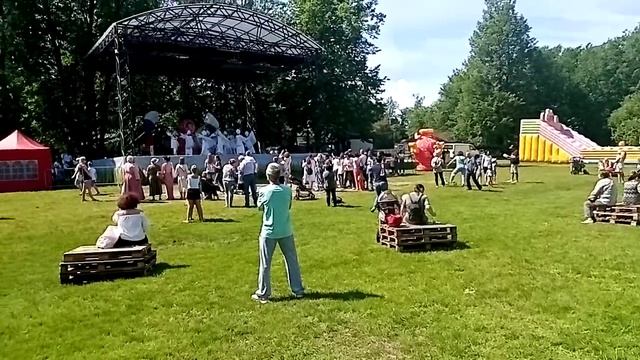 День России в Кингисеппе. Парк "Романовка" смотреть онлайн