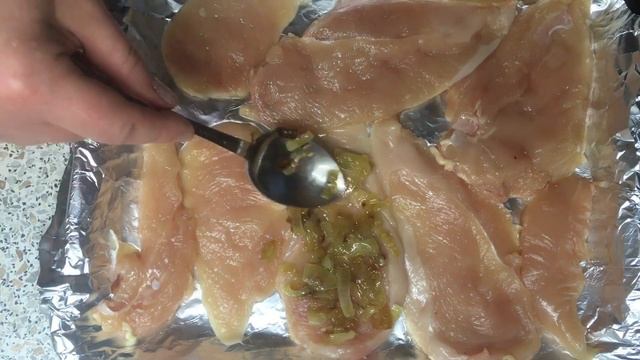 Эконом меню из курицы: суп, куриная грудка с овощами под соусом Бешамель и жареные куриные окорочка