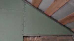 Ванная 2 - 2 - крутим гипсокартон: стены, короба, потолок, наклонная часть мансарды