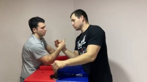 АРМРЕСТЛИНГ. Нагрузка на отведение при борьбе
