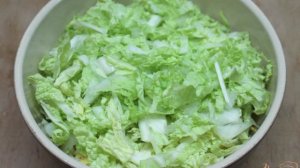 Салат из пекинской капусты с яйцом и чесноком