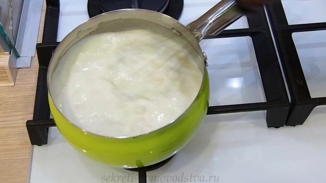 Мясо по-французски с сыром и помидорами в духовке. Вкусное мясо под соусом бешамель