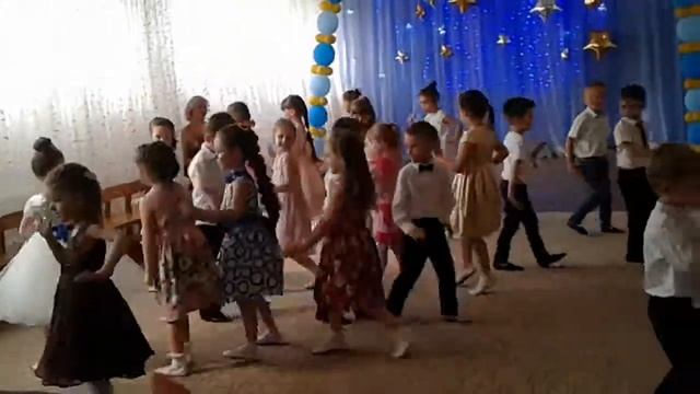 В садике "День Семьи" ))))) танец смотреть онлайн