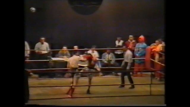 Заур Маммедрагимов - Гига Кордзадзе. Профи бой Кик Боксинг Лоу-Кик 63.5 кг Тбилиси 1998 год смотреть онлайн