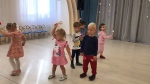 Танец с погремушками